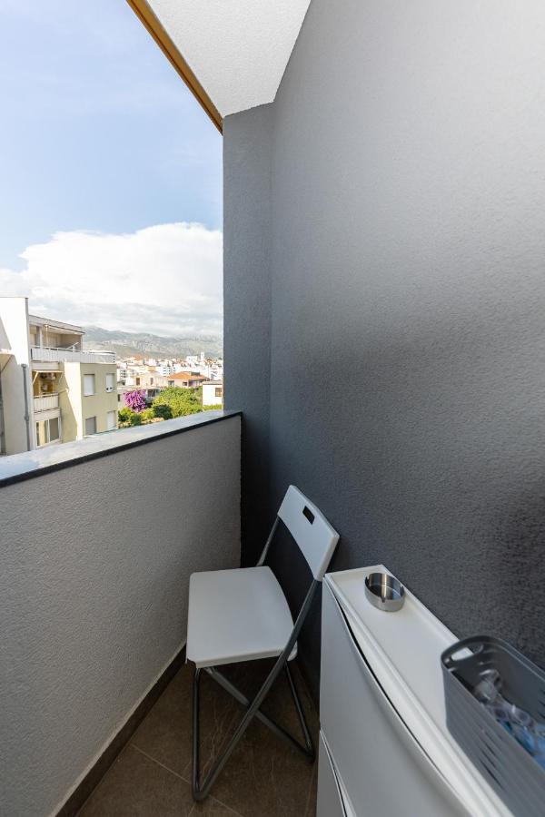 New Studio For 2, Free Private Garage Spot, Wi-Fi, 200 M From Mall Of Split Exterior photo